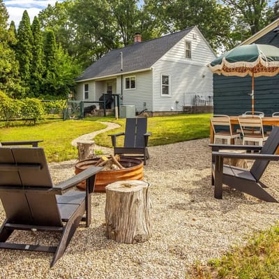 New Listing! Stylish Country Escape in Fennville