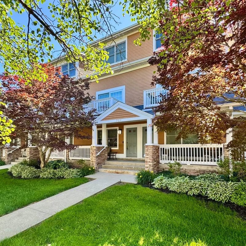 3BR Retreat w/ Balcony & Lake Access